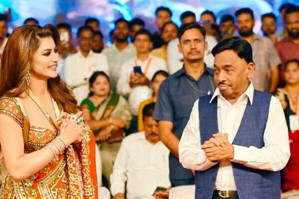 महाराष्ट्र के पूर्व सीएम नारायण राणे के साथ उर्वशी रौतेला ने 7 लाख का लहंगा पहना