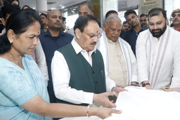 राष्ट्रपिता महात्मा गांधी की जयंती पर केवीआईसी ने देश भर के लाखों खादी कारीगरों को दी खुशियों की सौगात
