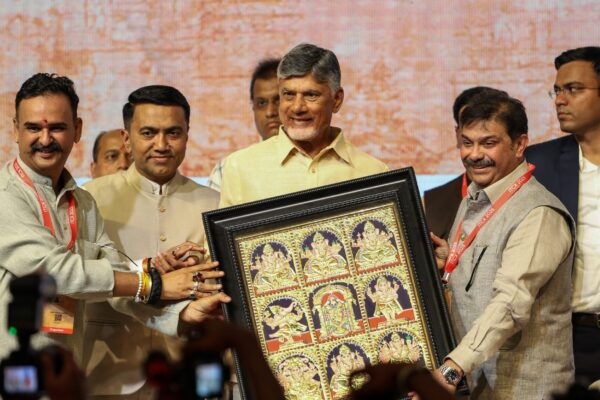 आंध्र प्रदेश, महाराष्ट्र और गोवा के मुख्यमंत्रियों की तिकड़ी ने ‘मंदिरों के महाकुंभ’ में एक साथ मंच की शोभा बढ़ाई