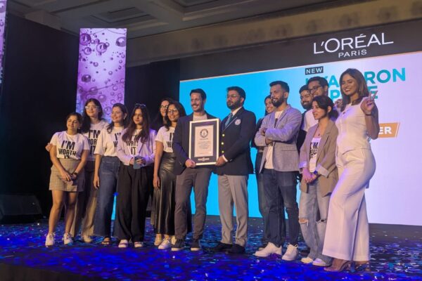 L’Oréal Paris Hyaluron Pure ने ‘फ्री योर हेयर’ अभियान के साथ गिनीज वर्ल्ड रिकॉर्ड बनाने का प्रयास किया