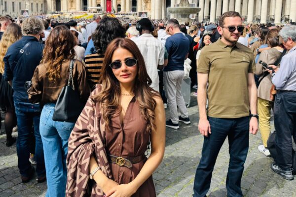 अभिनेत्री पारुल यादव ने वेटिकन सिटी के पोप फ्रांसिस को भावभीनी श्रद्धांजलि दी